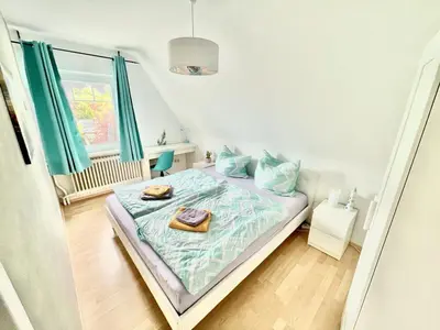 Ein Bett oder Betten in einem Zimmer der Unterkunft Lust auf Meer - Ferienwohnung für 4 Personen kleine Hunde willkommen Nähe Nordsee