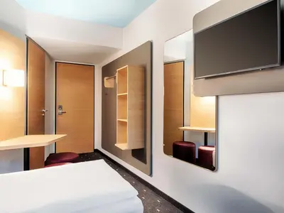 Ein Bett oder Betten in einem Zimmer der Unterkunft B&B Hotel Cuxhaven