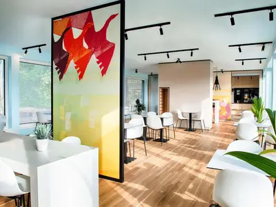 Ein Sitzbereich in der Unterkunft B&B Hotel Cuxhaven