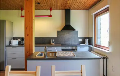 Küche/Küchenzeile in der Unterkunft Cozy Apartment In Wurster Nordseeküste