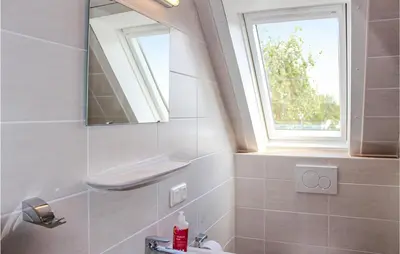 Ein Badezimmer in der Unterkunft Cozy Apartment In Wurster Nordseeküste
