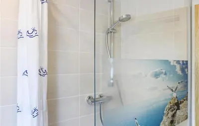 Ein Badezimmer in der Unterkunft Cozy Apartment In Wurster Nordseeküste
