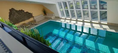 Der Swimmingpool an oder in der Nähe von Trafalgar Apartment 133