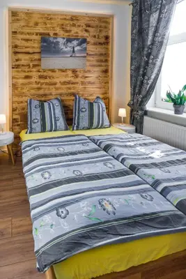Ein Bett oder Betten in einem Zimmer der Unterkunft Wunderschöne und moderne Altstadtwohnung im Herzen von Otterndorf