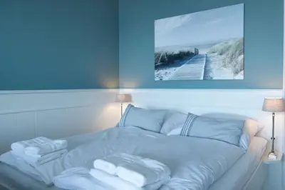 Ein Bett oder Betten in einem Zimmer der Unterkunft Fewo Lotsenbude mit traumhaftem Blick über die Nordsee Etage 18