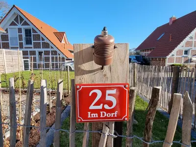 Das Gebäude in dem sich das Ferienhaus befindet