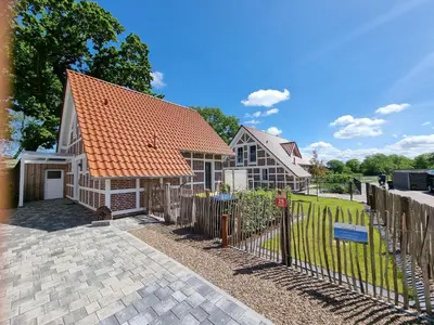 Ein Garten an der Unterkunft Ferienhaus im Angerdorf