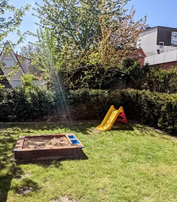 Ein Garten an der Unterkunft Dat lütte Strandhuus