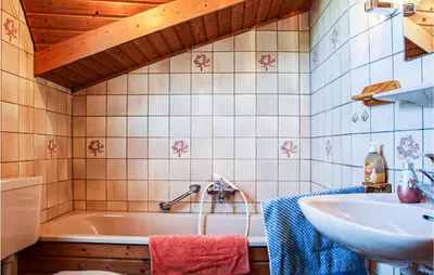 Ein Badezimmer in der Unterkunft 2 Bedroom Cozy Apartment In Otterndorf