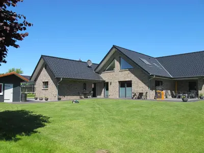 Das Gebäude in dem sich das Ferienhaus befindet