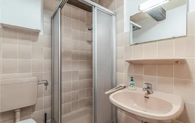 Ein Badezimmer in der Unterkunft Cozy Apartment In Friedrichskoog-Spitze