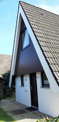 Das Gebäude in dem sich das Ferienhaus befindet