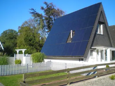 Das Gebäude in dem sich das Ferienhaus befindet