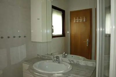 Ein Badezimmer in der Unterkunft Kampweg 18