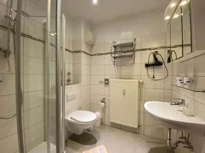 Ein Badezimmer in der Unterkunft Haus Zyrus, Ferienwohnung 10