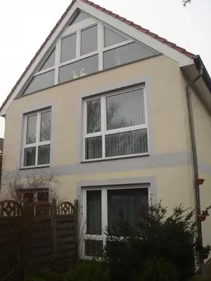 Das Gebäude in dem sich das Ferienhaus befindet