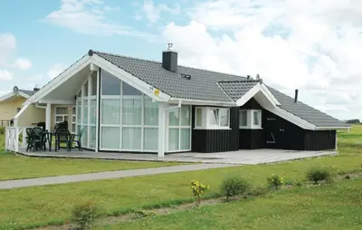 Das Gebäude in dem sich das Ferienhaus befindet