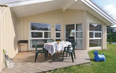 Das Gebäude in dem sich das Ferienhaus befindet
