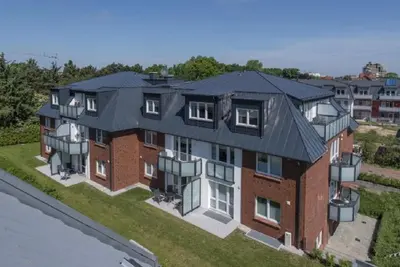 Das Gebäude in dem sich das Ferienhaus befindet