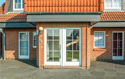 Eine Fassade oder ein Eingang zu Beautiful Apartment In Friedrichskoog Ot Frie