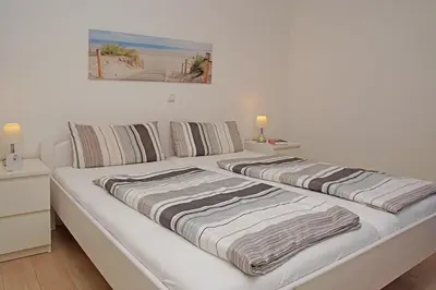 Ein Bett oder Betten in einem Zimmer der Unterkunft Haus Weisse Möwe, Whg 3