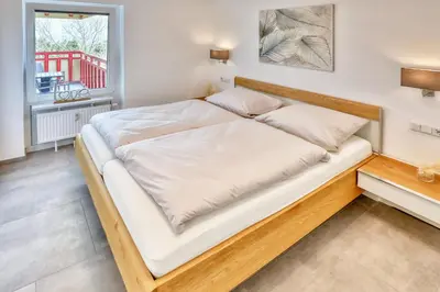 Ein Bett oder Betten in einem Zimmer der Unterkunft Terrassenhaus, FeWo 77