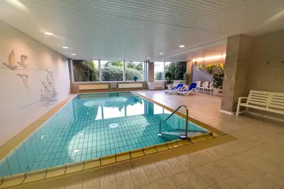 Der Swimmingpool an oder in der Nähe von Haus 
