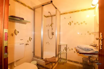 Ein Badezimmer in der Unterkunft Haus Elbe Döse Wohnung 2