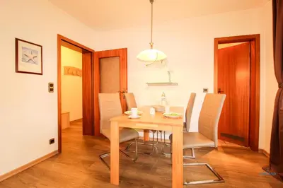 Ein Sitzbereich in der Unterkunft Haus Elbe Döse Wohnung 12a