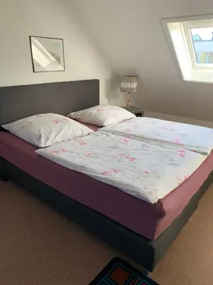 Ein Bett oder Betten in einem Zimmer der Unterkunft Rosengarten 307