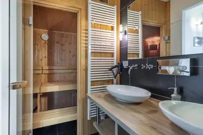 Ein Badezimmer in der Unterkunft Resort Deichgraf Resort Deichgraf 27-20
