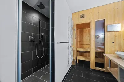 Ein Badezimmer in der Unterkunft Resort Deichgraf Resort Deichgraf 31-06