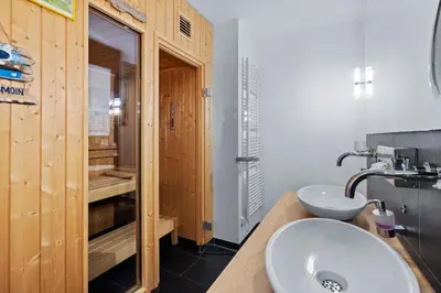 Ein Badezimmer in der Unterkunft Resort Deichgraf Resort Deichgraf 31-07