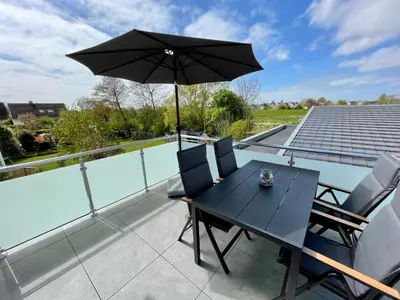 Ein Balkon oder eine Terrasse in der Unterkunft Luv-Moderne Neubauwohnung in Strandnähe-Wallbox