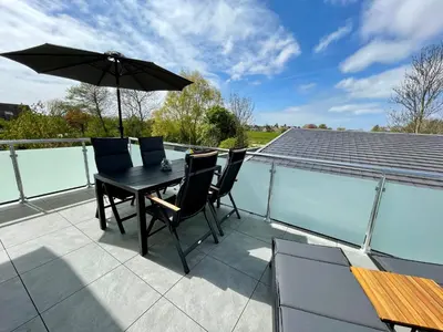 Ein Balkon oder eine Terrasse in der Unterkunft Luv-Moderne Neubauwohnung in Strandnähe-Wallbox