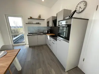 Küche/Küchenzeile in der Unterkunft Luv-Moderne Neubauwohnung in Strandnähe-Wallbox