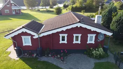 Das Gebäude in dem sich das Ferienhaus befindet