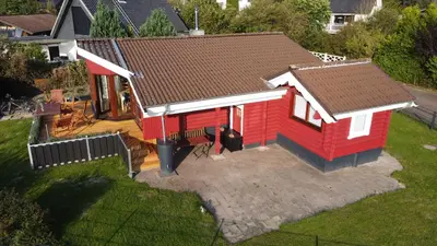 Das Gebäude in dem sich das Ferienhaus befindet