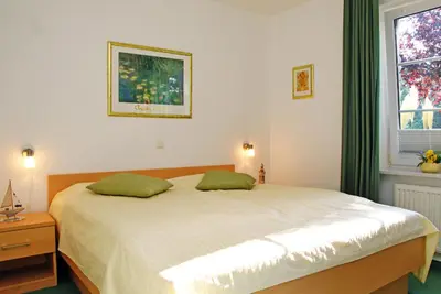 Ein Bett oder Betten in einem Zimmer der Unterkunft Haus Weisse Möwe, Whg 1