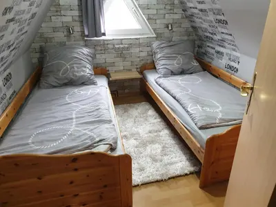 Ein Bett oder Betten in einem Zimmer der Unterkunft Strandstraße 51a, FeWo Piratennest