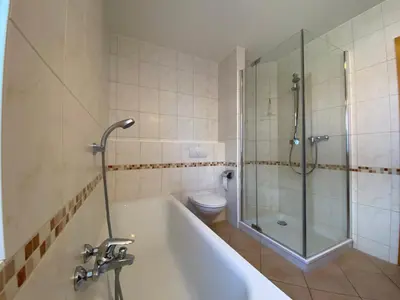 Ein Badezimmer in der Unterkunft Dünenwind, Ferienwohnung 1