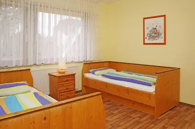 Ein Bett oder Betten in einem Zimmer der Unterkunft Haus Apart, Whg 2