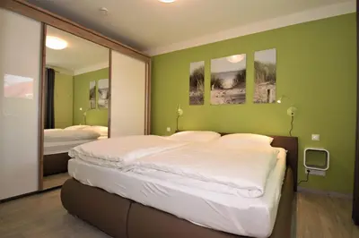 Ein Bett oder Betten in einem Zimmer der Unterkunft Haus Deichkieker Apartment 1 6 Deichschaf