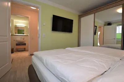 Ein Bett oder Betten in einem Zimmer der Unterkunft Haus Deichkieker Apartment 1 6 Deichschaf