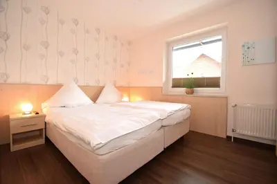 Ein Bett oder Betten in einem Zimmer der Unterkunft Haus Seemeile Wohnung 3 8