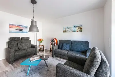 Ein Sitzbereich in der Unterkunft Haus Deichkieker Apartment 1 3 Seeluft