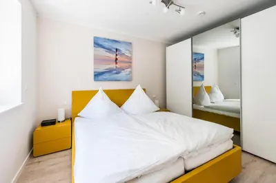 Ein Bett oder Betten in einem Zimmer der Unterkunft Haus Deichkieker Apartment 1 3 Seeluft