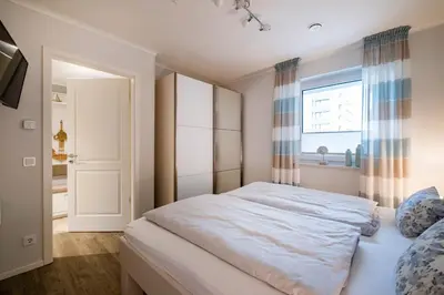 Ein Bett oder Betten in einem Zimmer der Unterkunft Haus Strandläufer Apartment 2 4 Austernfischer