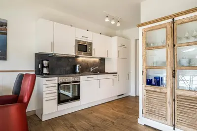 Küche/Küchenzeile in der Unterkunft Haus Strandläufer Apartment 1 6 DeichLounge