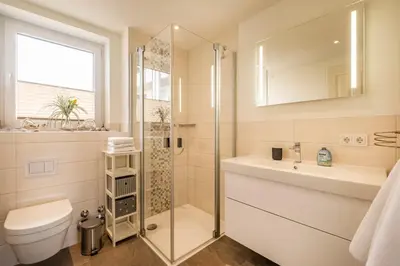 Ein Badezimmer in der Unterkunft Haus Strandläufer Apartment 1 7 Strand-Idylle